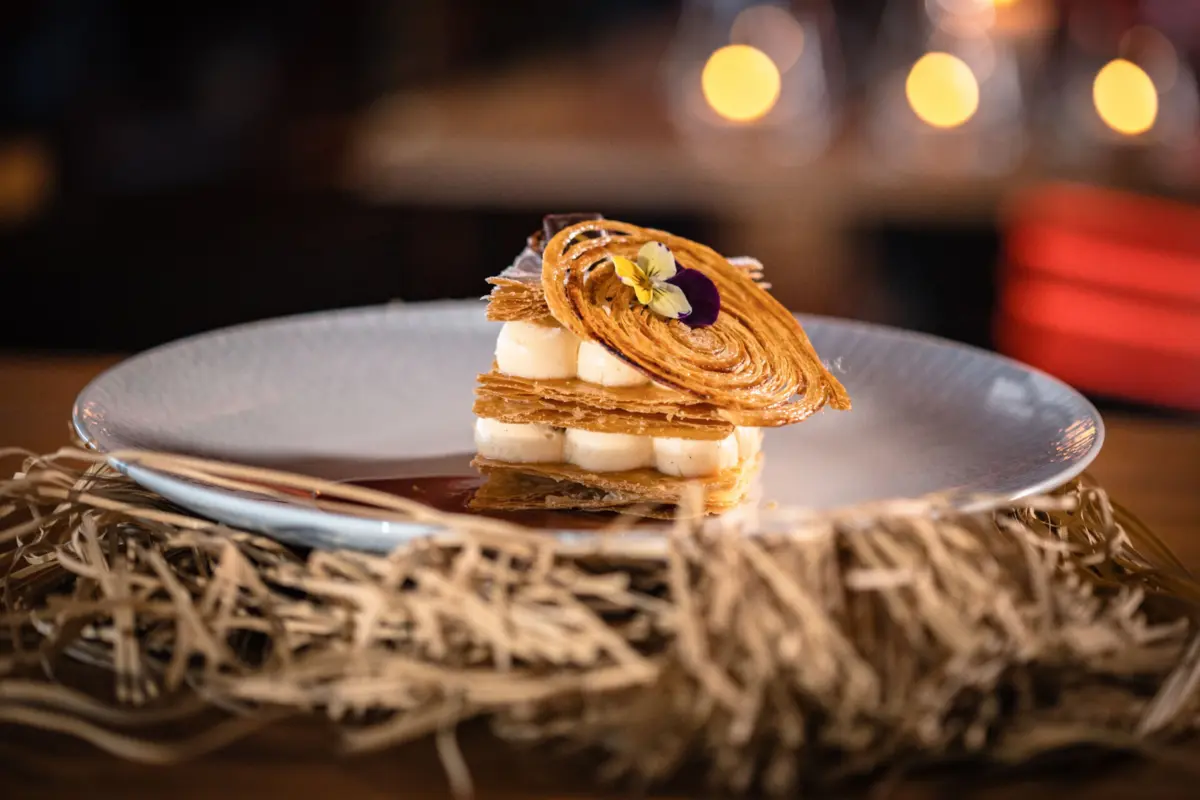 Mil-folhas será uma das sobremesas propostas no menu de Páscoa do SUD Lisboa Terrazza.