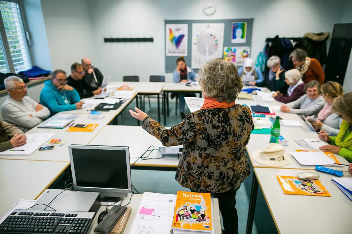 Um dos eixos da estratégia prevê que o ensino saia da sala de aula
