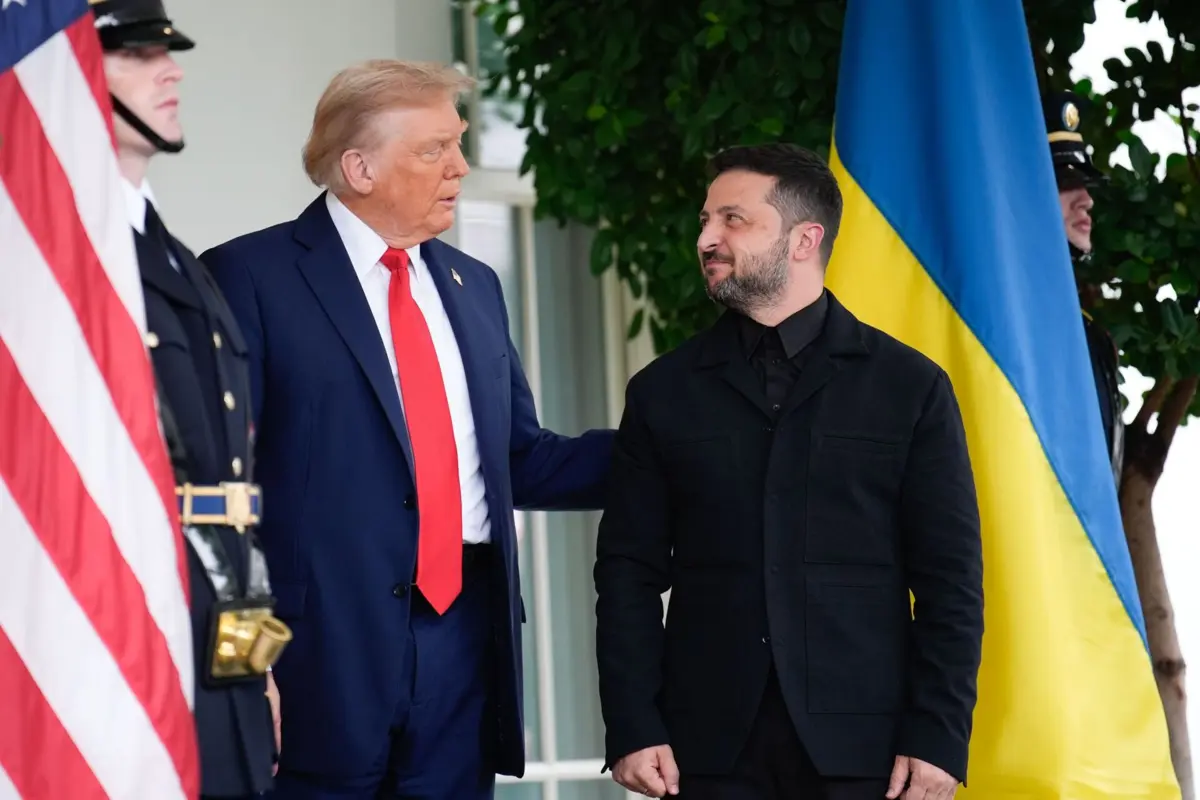 Donald Trump recebe Volodymyr Zelensky na chegada à Casa Branca