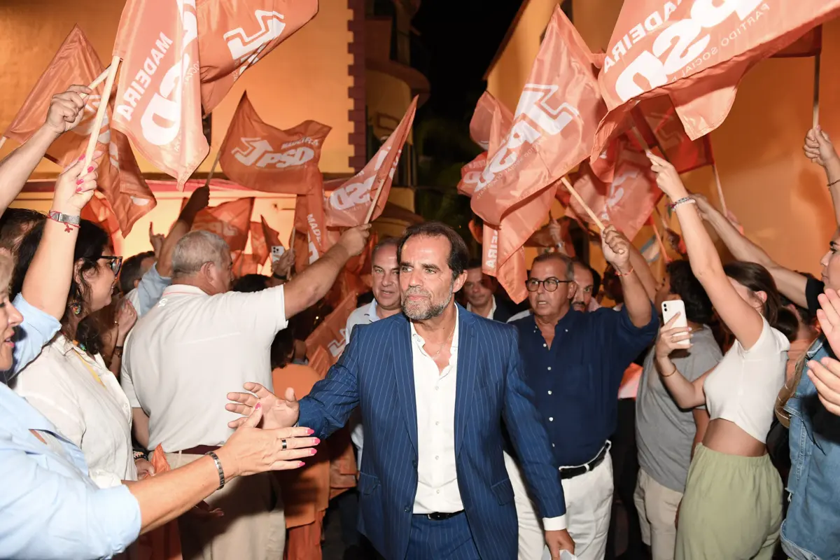 Albuquerque, ainda presidente do executivo madeirense, que é arguido num processo sobre suspeitas de corrupção