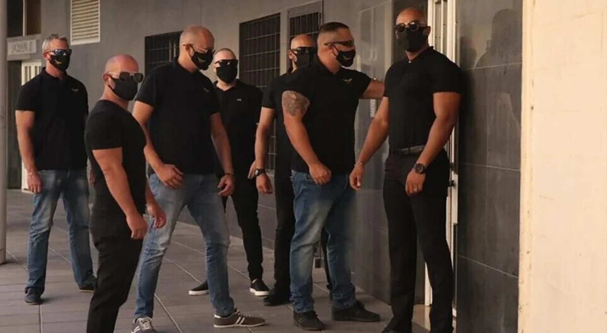 Funcionários do Antiokupas Group recorrem à força sempre que seja preciso