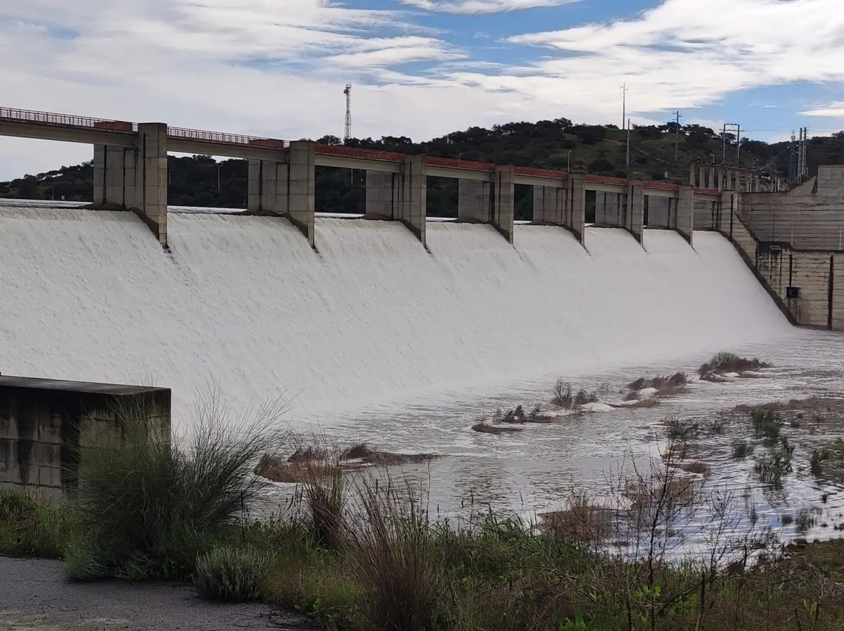 Descargas na barragem de Pedrógão