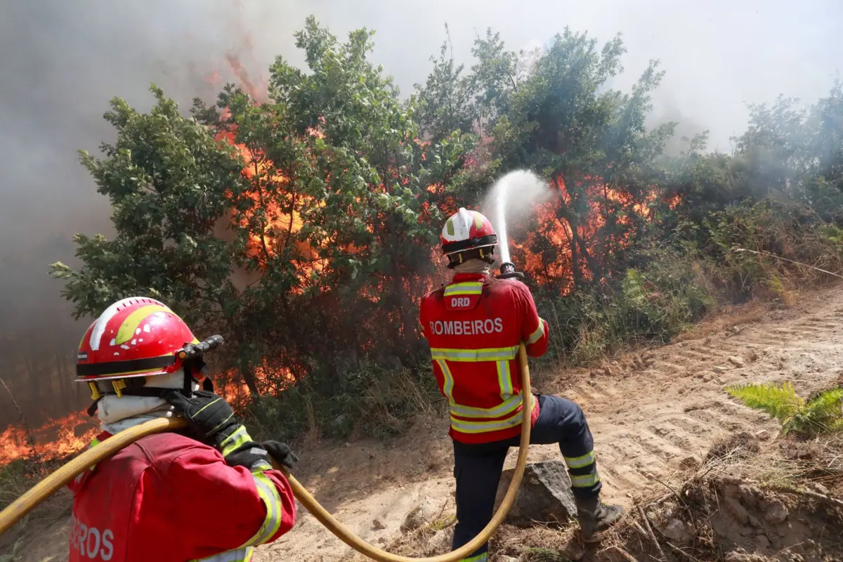 Pelas 17.20 horas, estavam no local 413 operacionais