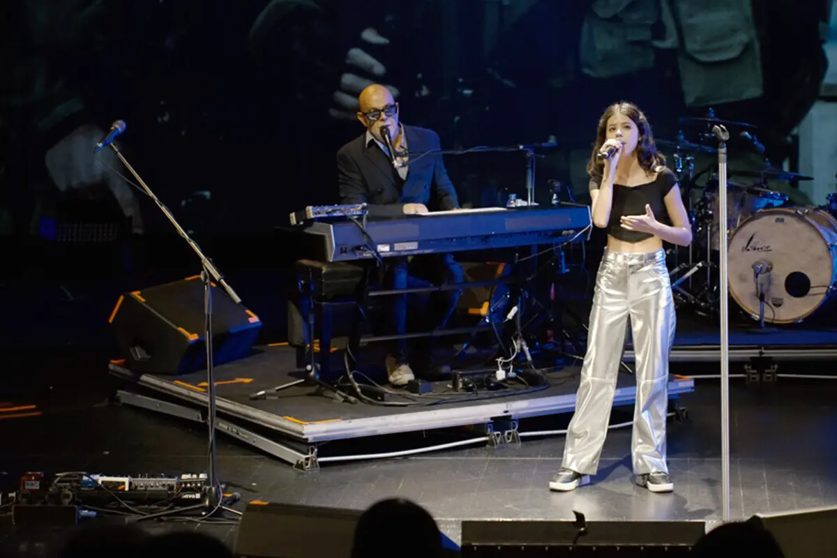 Leonor Quinteiro, de 13 anos, em dueto com Pedro Abrunhosa