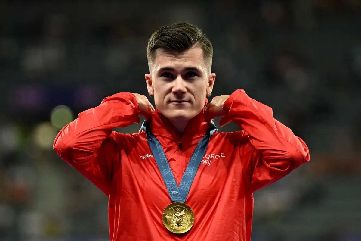 Atleta norueguês fechou a prova com o registo de 13.13, 66 minutos