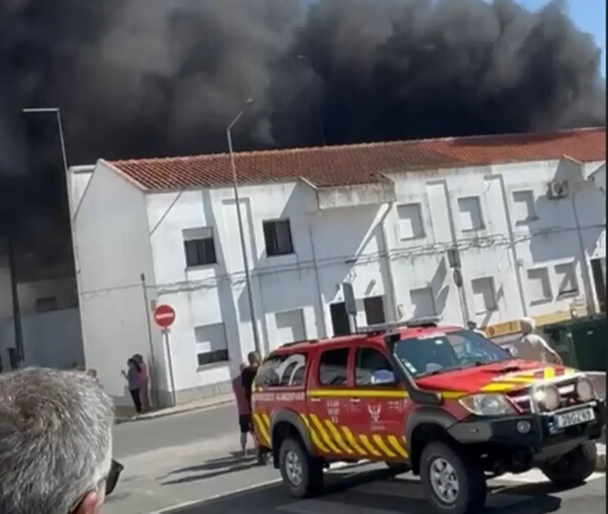 Imagem de contexto do artigo Fogo em oficina de Almodôvar faz três feridos e leva a evacuação de lar de idosos