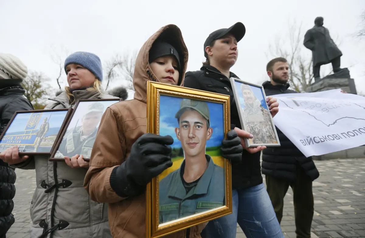 "Milhares de ucranianos estão detidos pela Rússia em condições terríveis", denuncia a HRW