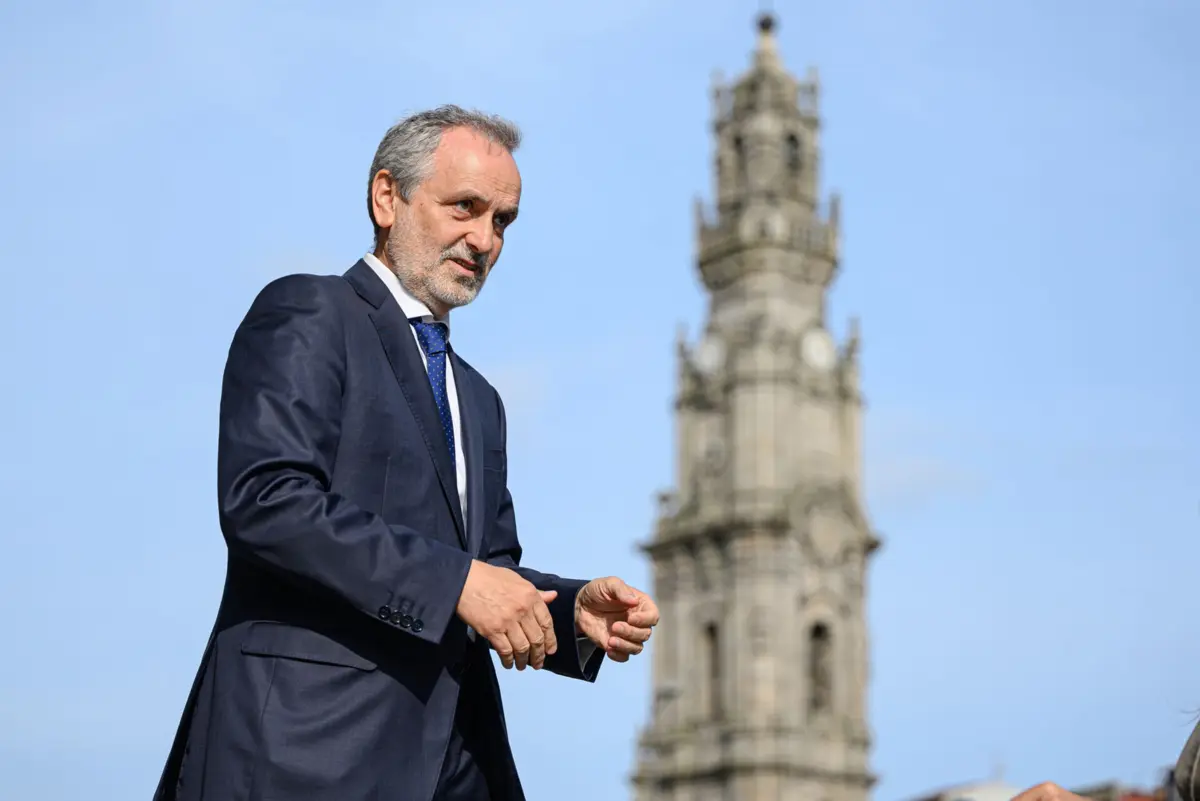 António Araújo apresentou a candidatura à Câmara do Porto, numa cerimónia que decorreu próximo da Torre dos Clérigos