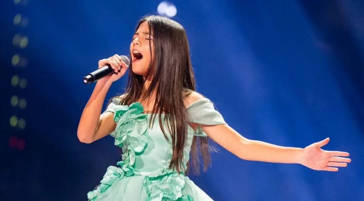 Victoria Nicole, ou Vicky, como é carinhosamente conhecida, cantou o tema "Esperança", que compôs com Nininho Vaz Maia.