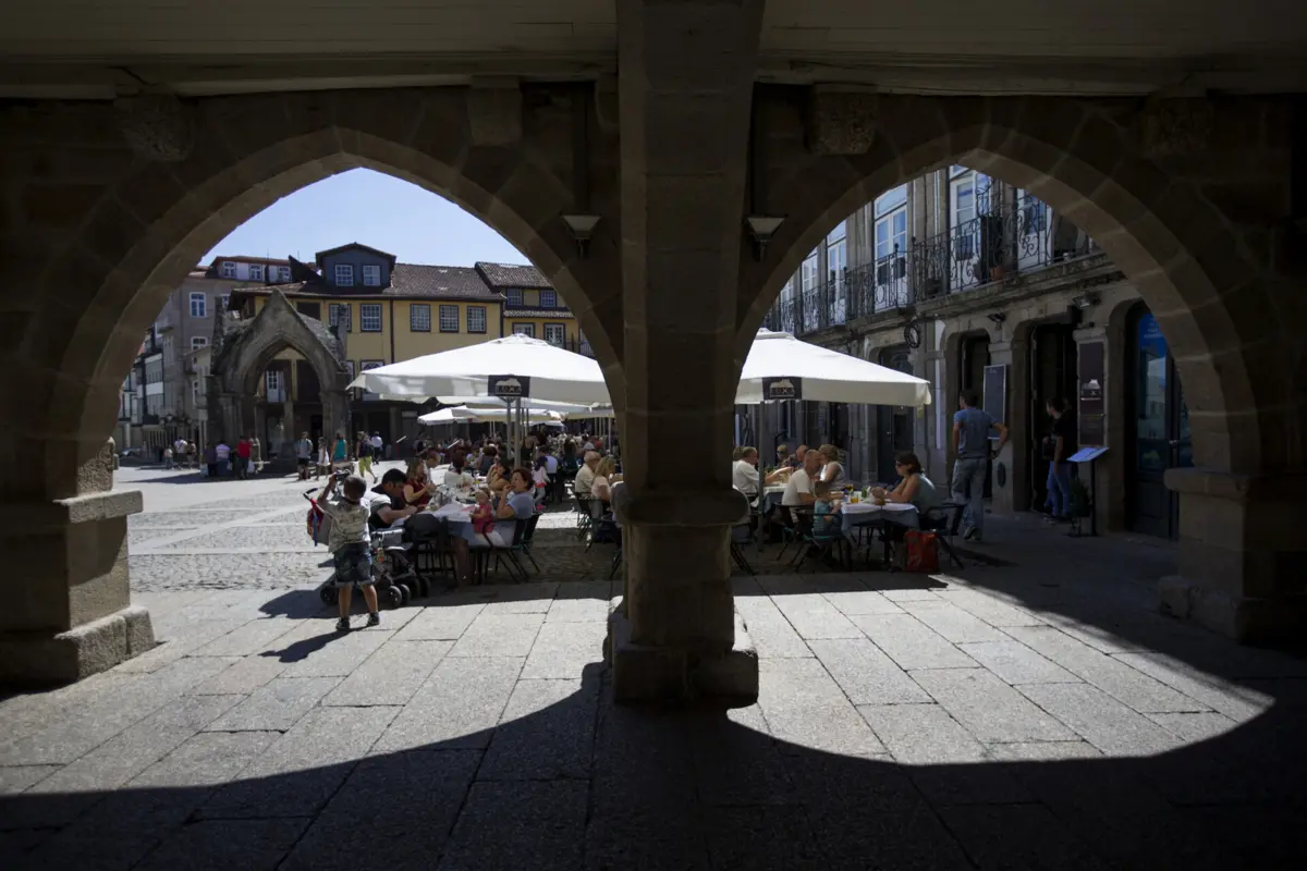 O largo da Oliveira, um dos dois onde vai ser feito um símbolo da UNESCO com velas