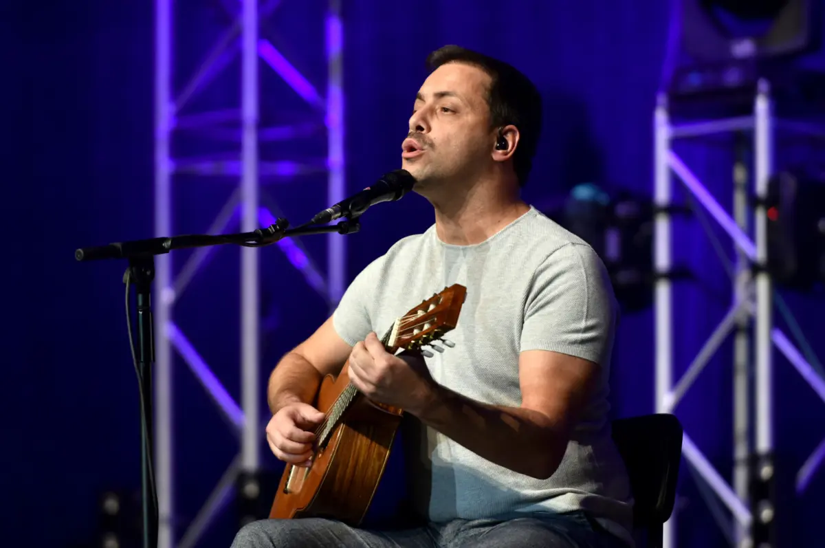 Imagem de contexto do artigo António Zambujo atua no Marés Vivas a 21 de julho