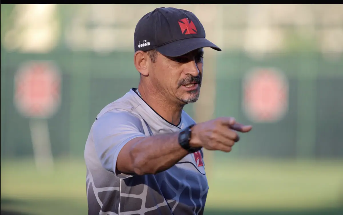 Valdir reclama o pagamento do seu contrato