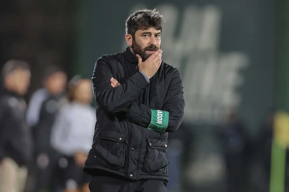 Luís Freire estava livre, depois de ter deixado o comando técnico do Rio Ave