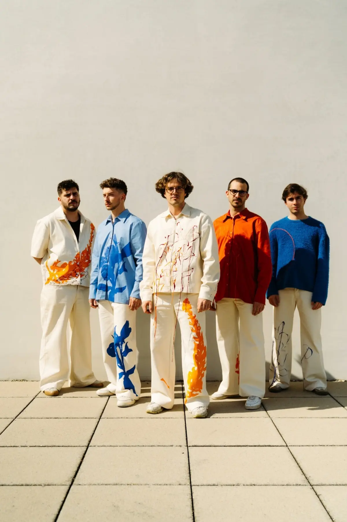 Guilherme Gomes (vocalista, ao fundo): ""Estamos muito entusiasmados por mostrar as nossas novas canções"