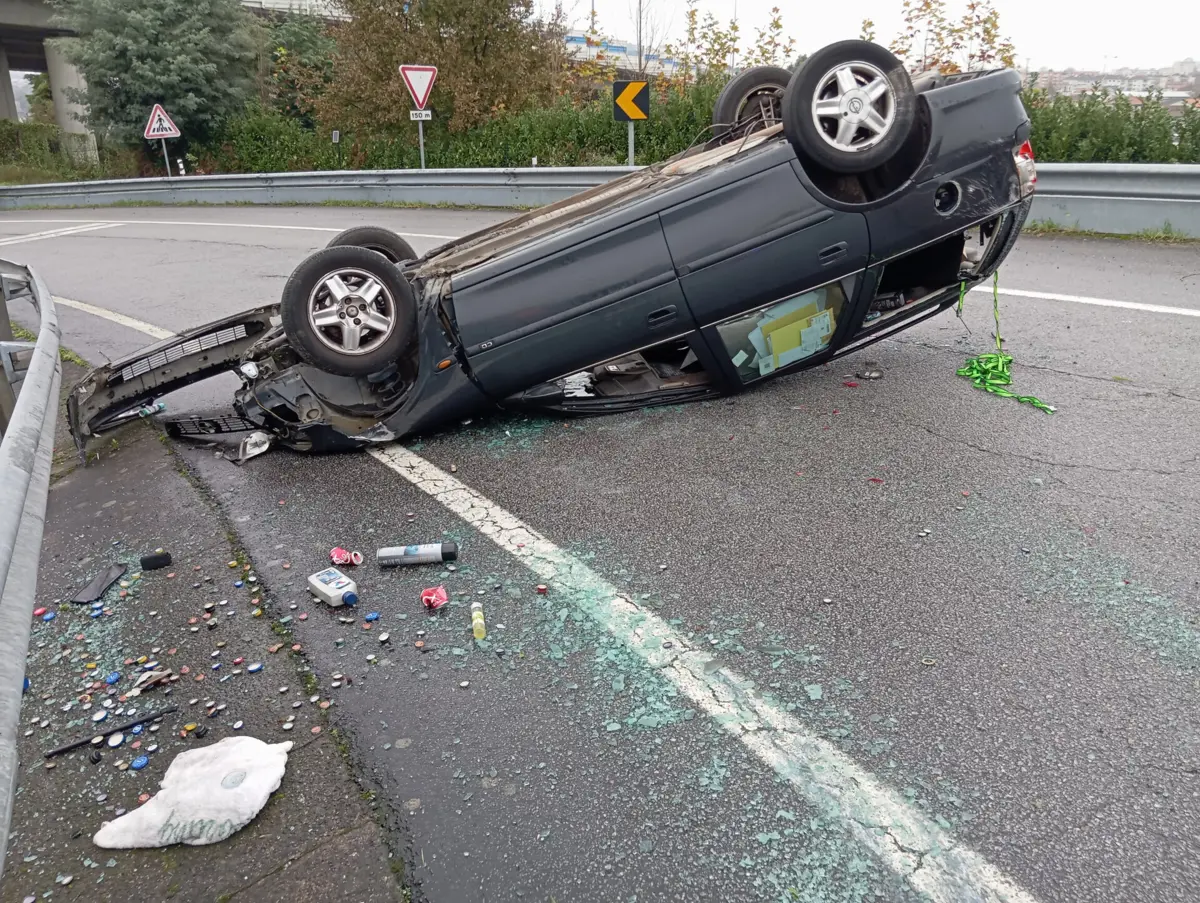 Carro capotou junto à entrada da cidade de Braga