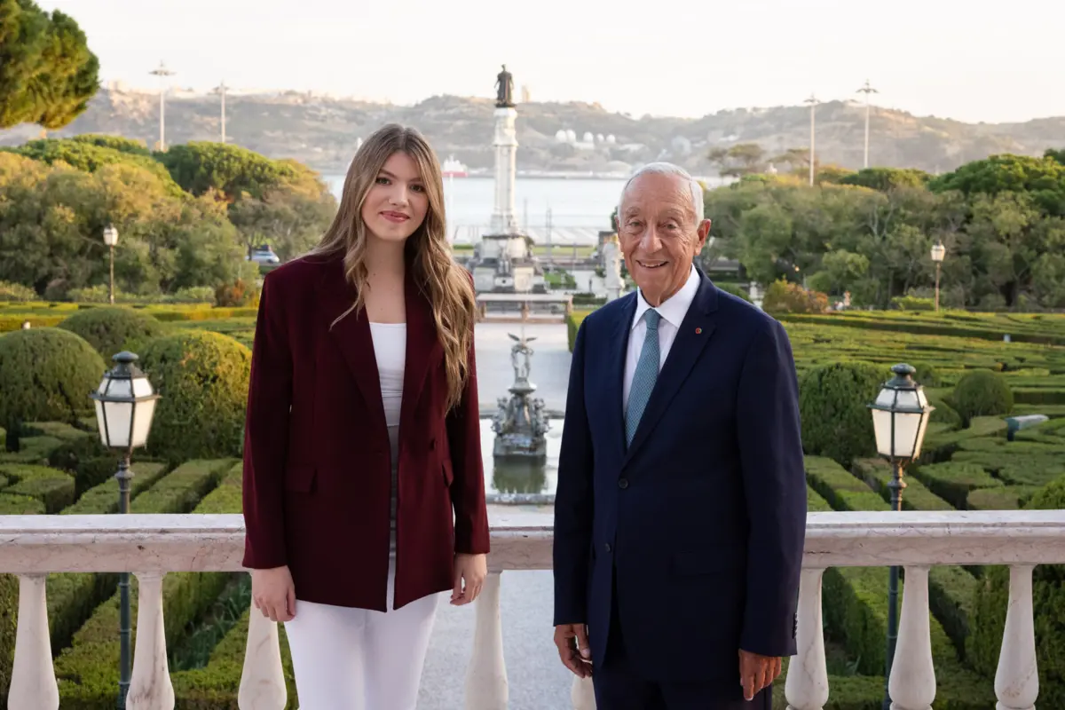 A infanta Sofía com o presidente da República, Marcelo Rebelo de Sousa, durante o seu primeiro encontro oficial com um chefe de Estado estrangeiro, no Palácio de Belém