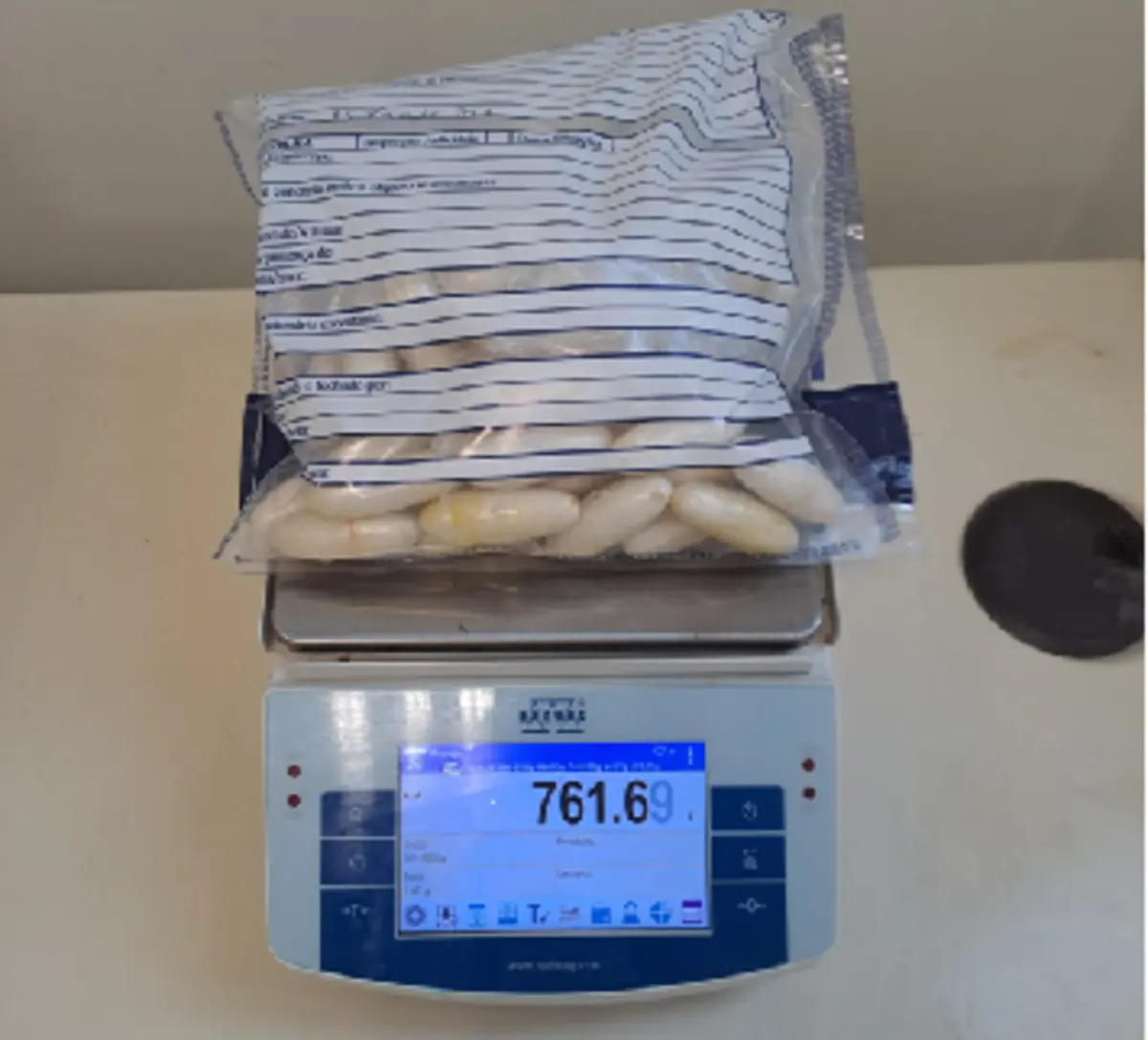 Dezenas de "bolotas" continham 1,750 quilos de cocaína