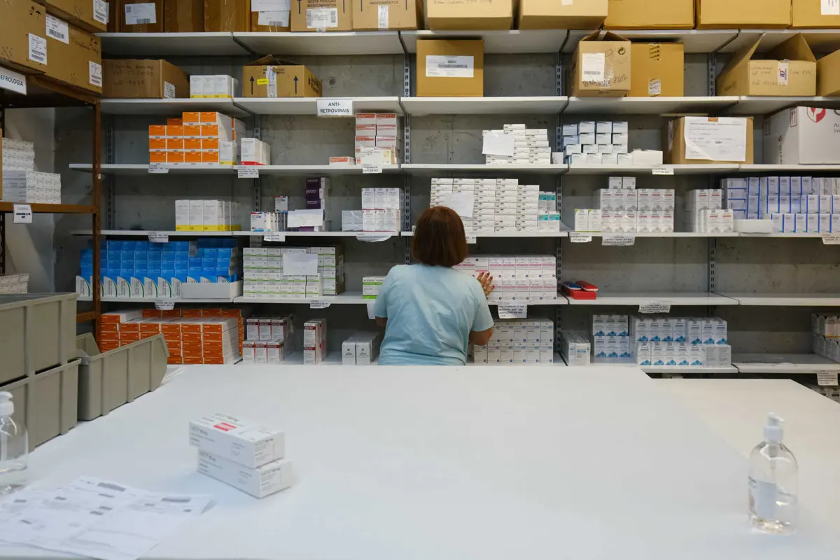 Dispensa de medicamentos só pode ser feita por farmácias hospitalares