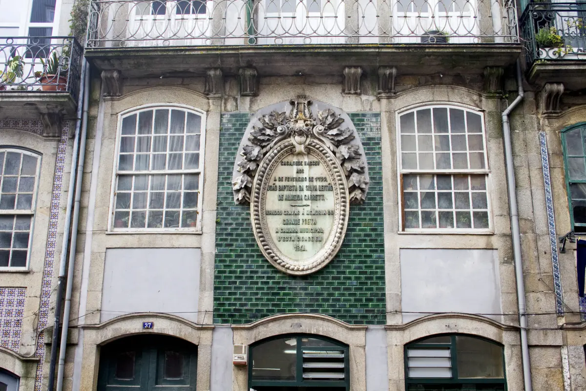Casa onde nasceu Almeida Garrett fica na zona das Virtudes