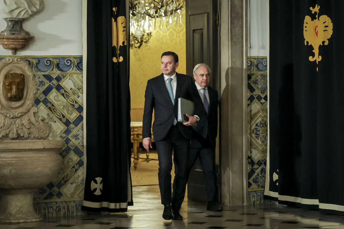 O primeiro-ministro, Luís Montenegro, entregou esta quinta-feira a lista de secretários de Estado a Marcelo