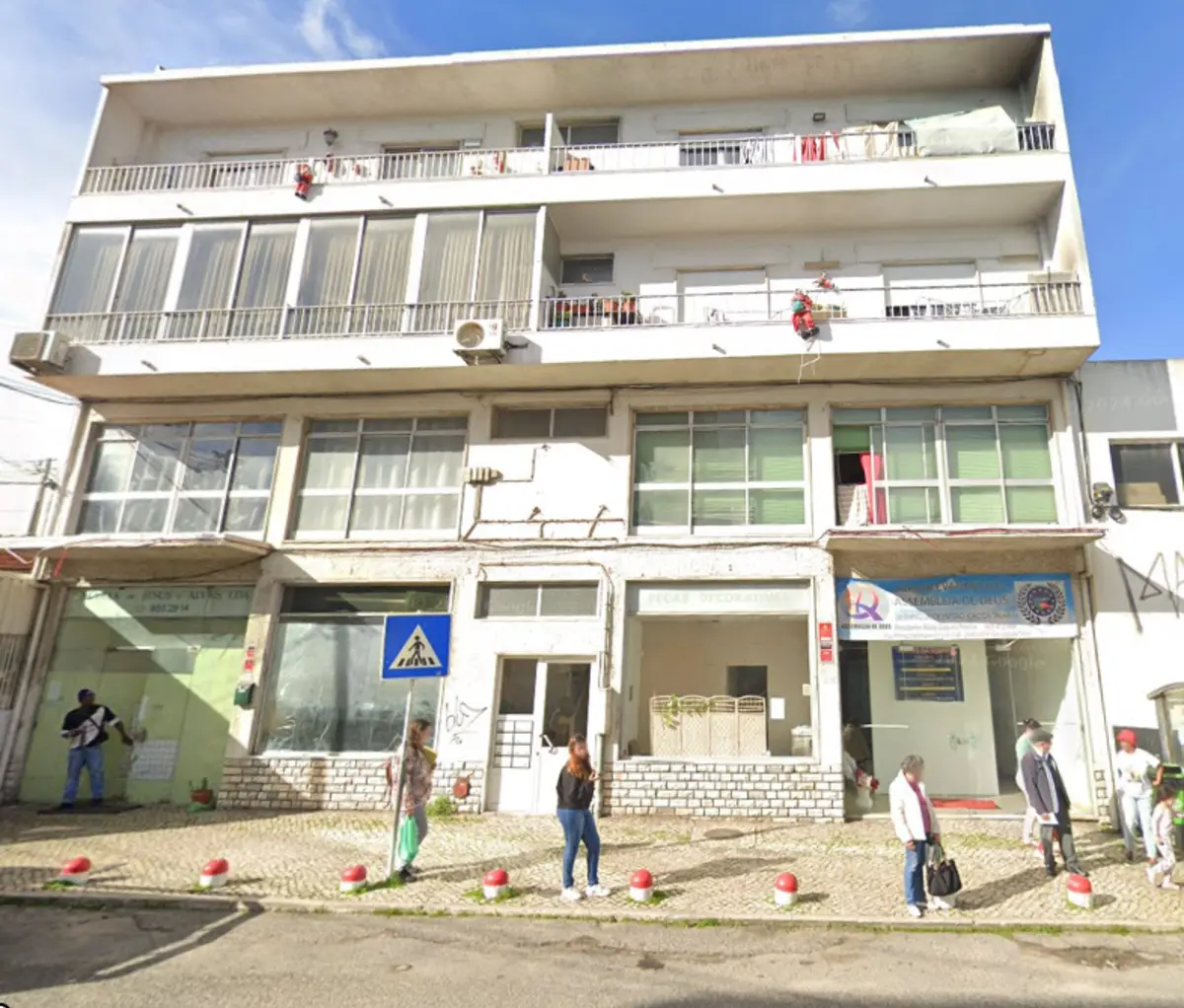 Casal alugava espaços comerciais transformados em quartos sem condições de habitabilidade