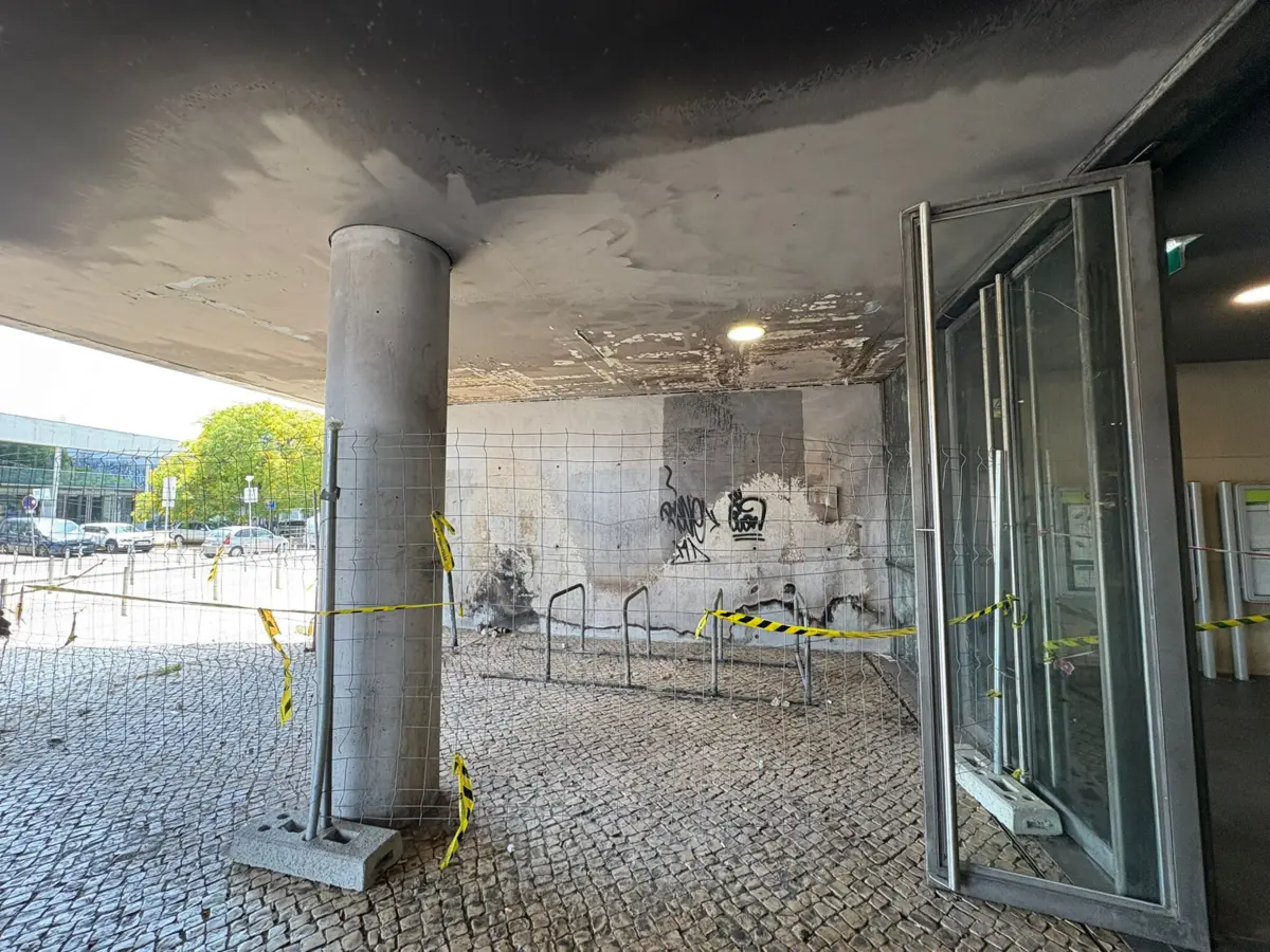 O incêndio foi provocado por pertences de pessoas em situação de sem-abrigo