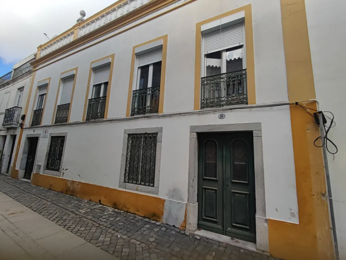 Edifícios ficam no centro histórico de Beja