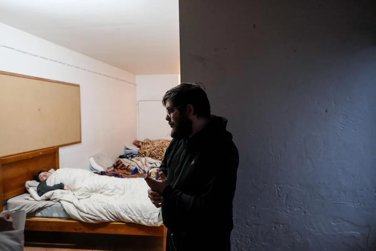 Gonçalo com a mãe e o tio na EB1 das Meirinhas