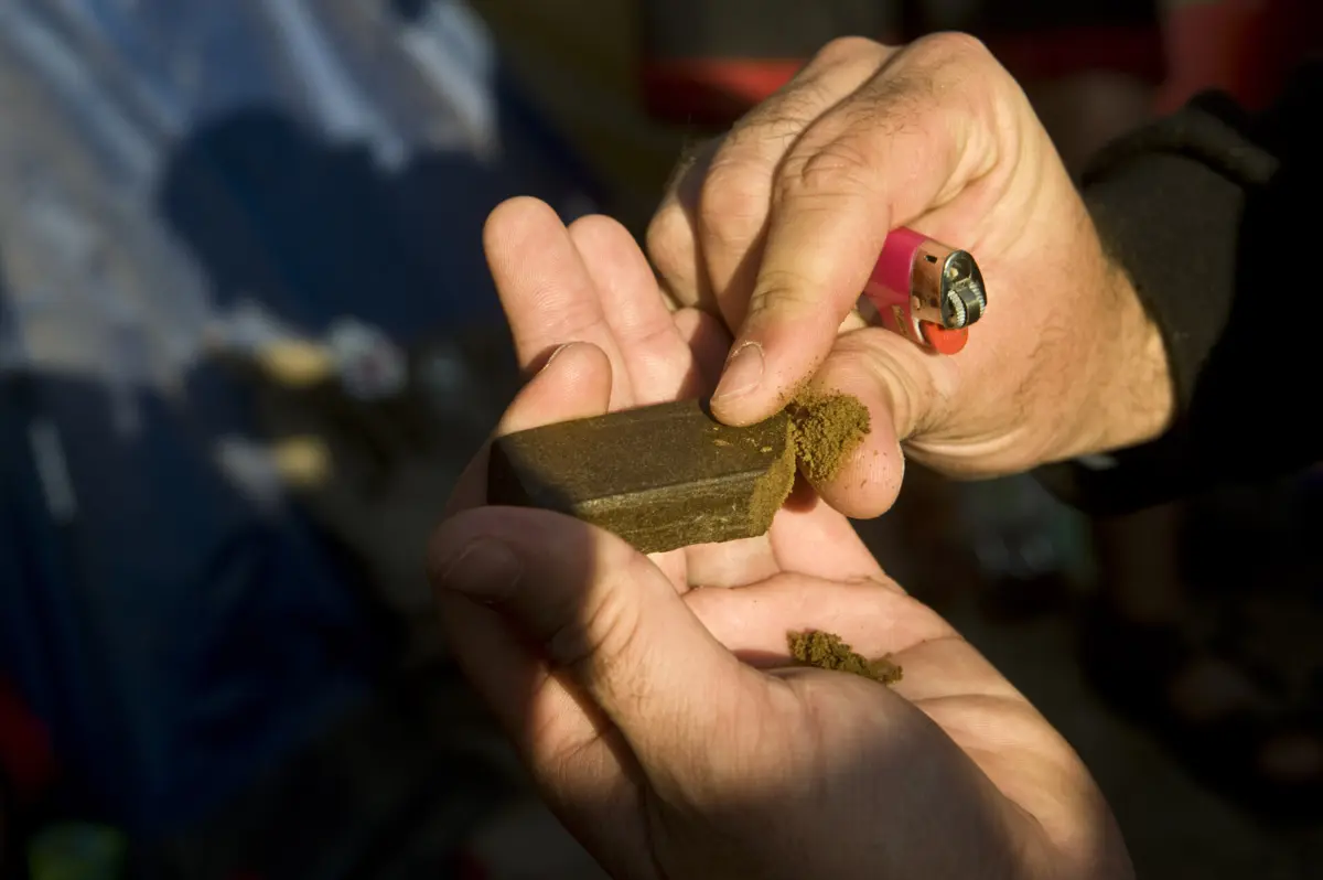 Arguidos cediam droga a conhecidos