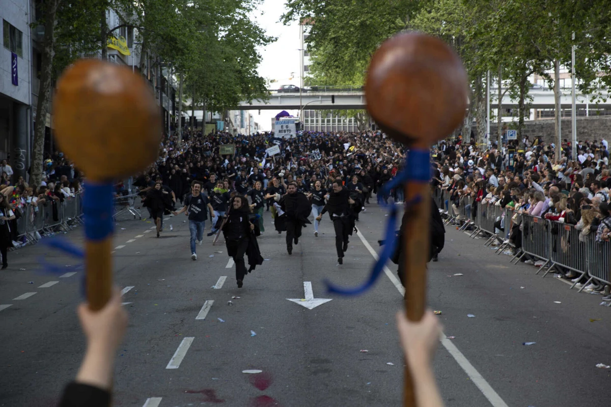 O prémio corresponde ao pagamento anual de 697 euros para uma licenciatura e de 1500 euros para um mestrado