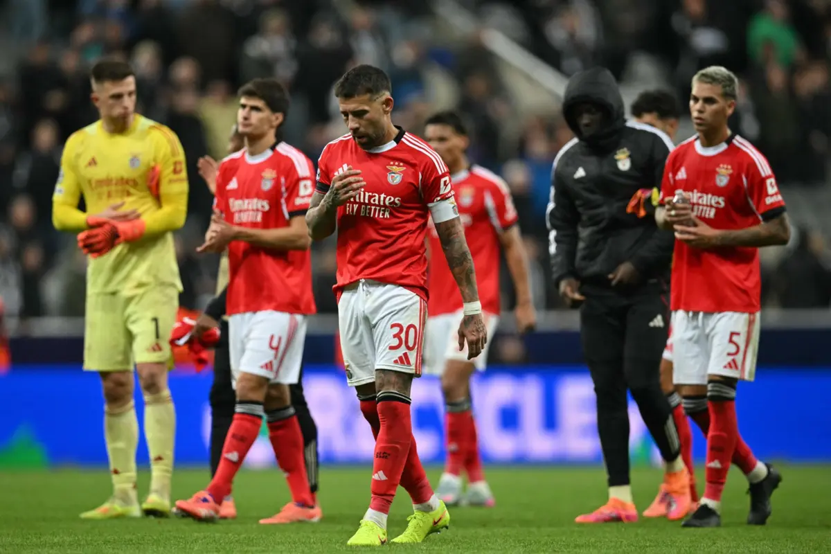 Equipa benfiquista não escondeu a frustração após a derrota em Newcastle