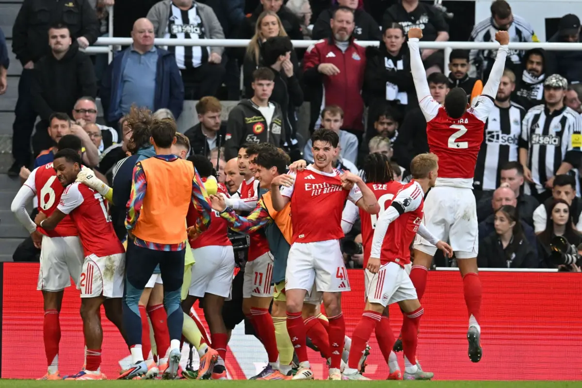 Arsenal resgata vitória nos descontos