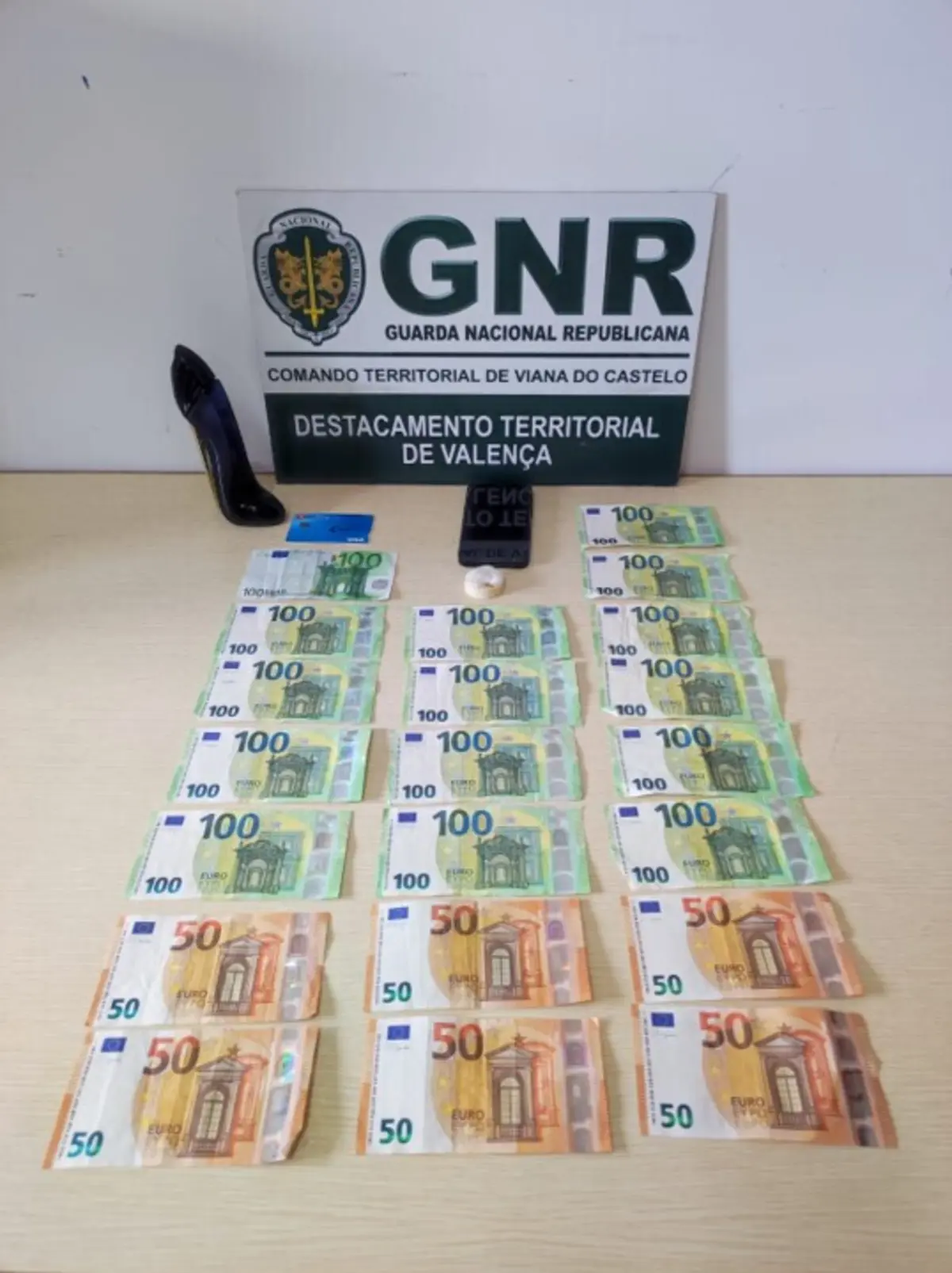 Imagem de contexto do artigo Mulher roubou dinheiro, perfume e sapatos de casa em Monção