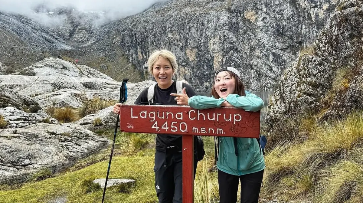 Saki Terada (esquerda) sobreviveu, mas Chiaki Inada (direita) não resistiu à hipotermia