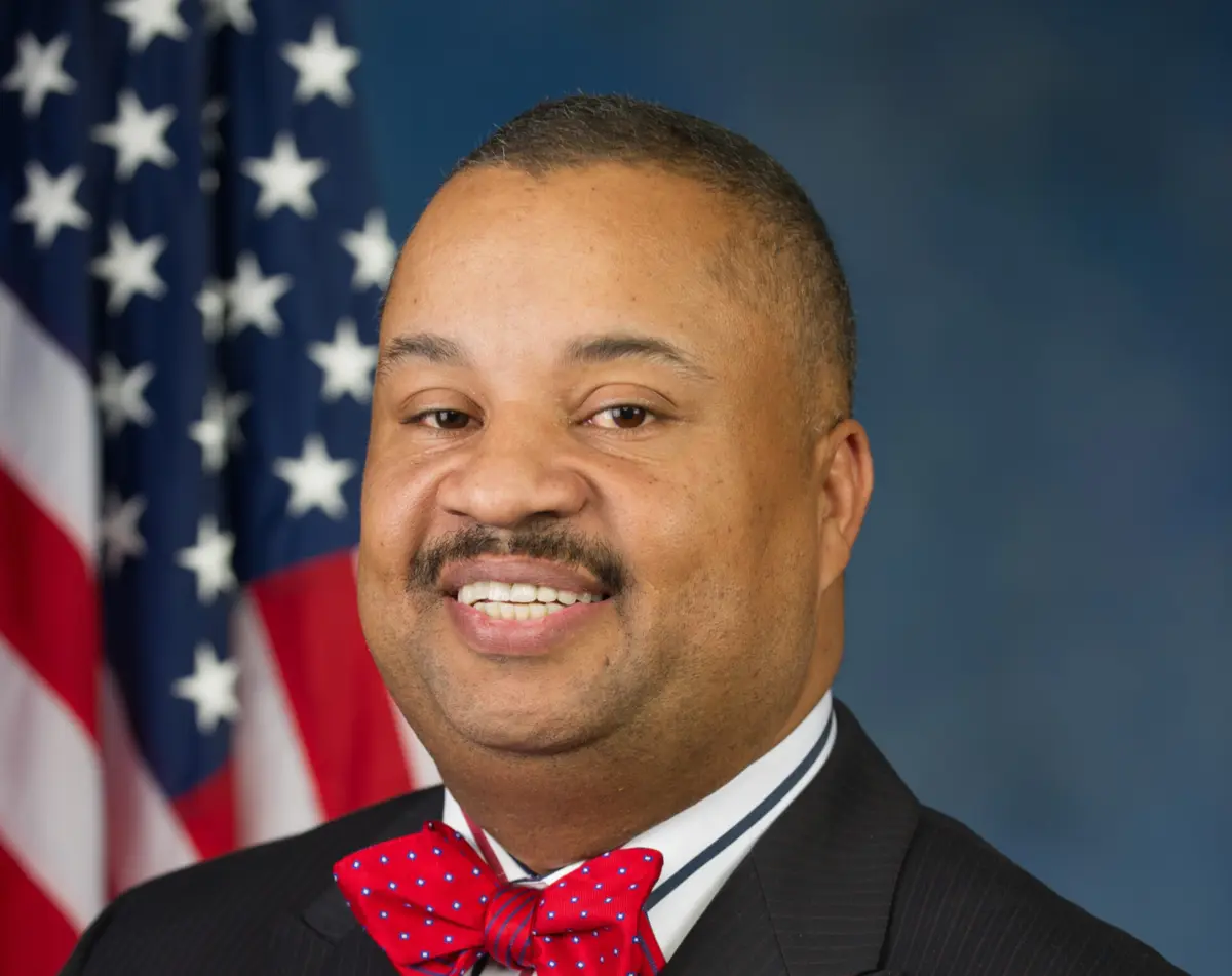 Donald Payne Jr. sofreu um ataque cardíaco a 6 de abril