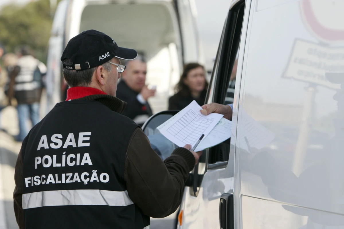 Até às 8 horas foram inspecionados cerca de 300 veículos