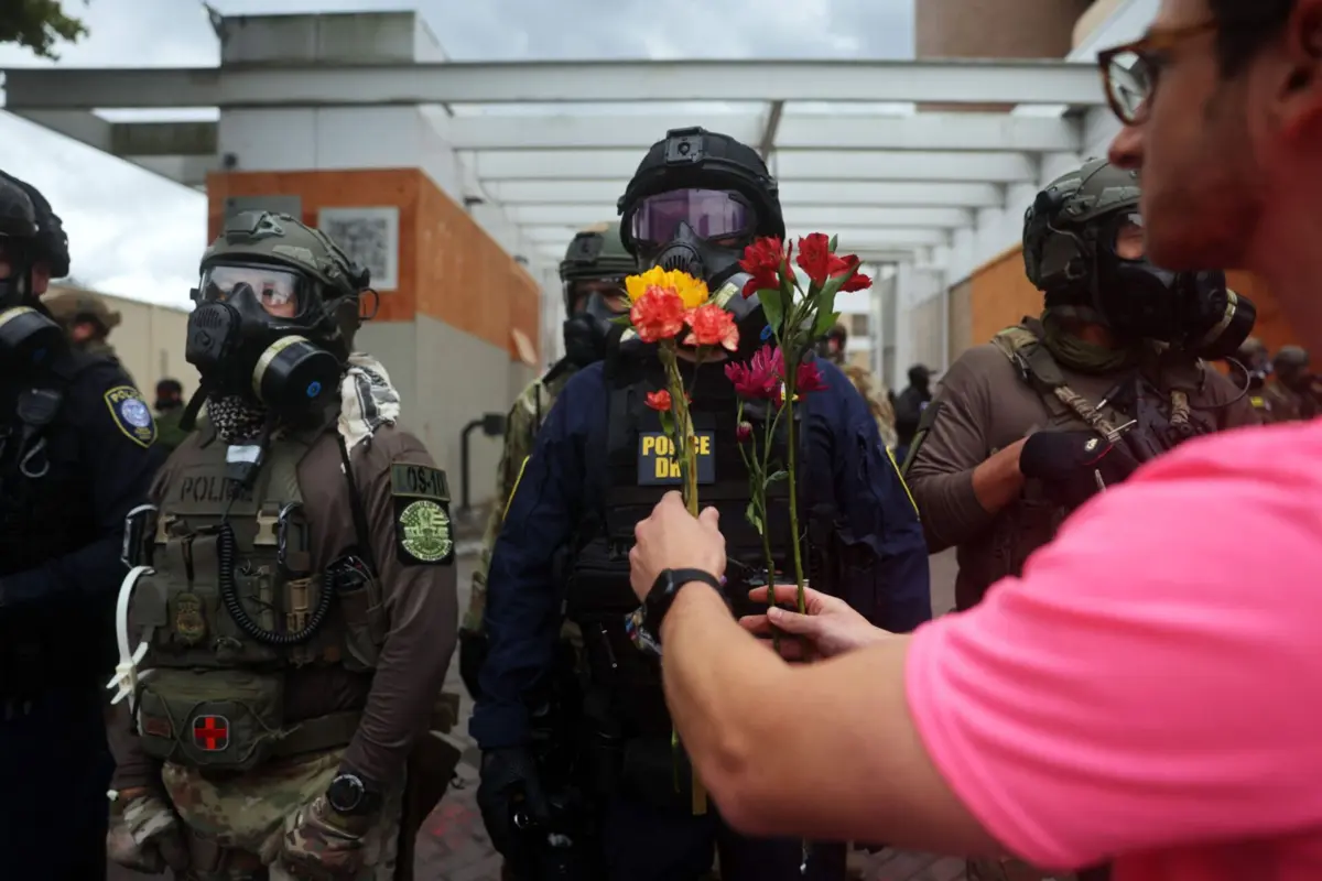 Imagem de contexto do artigo Governo de Trump pressiona envio de tropas para Chicago e Portland