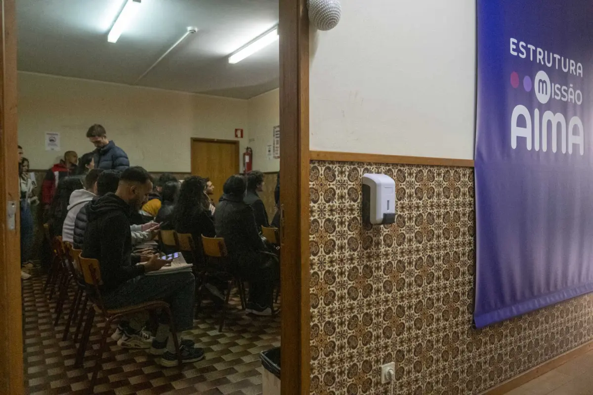 Mediadores alegam estar a desempenhar funções permanentes na AIMA