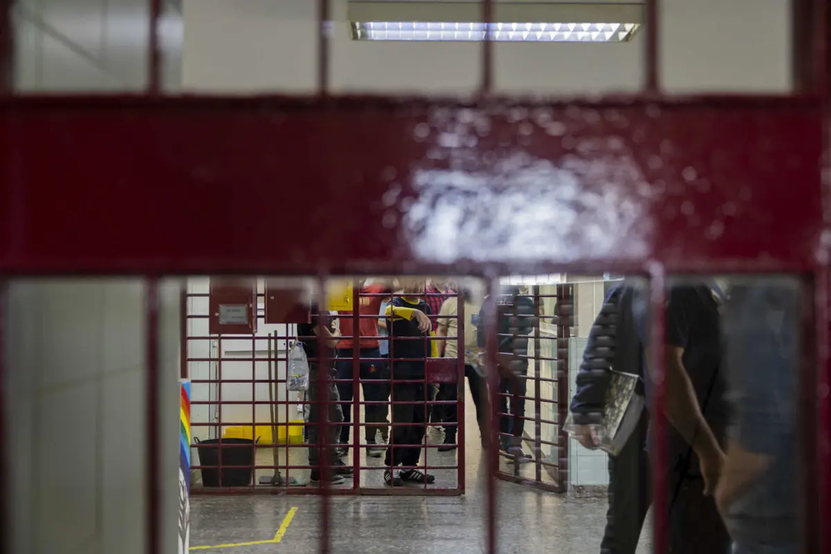 O material foi recolhido pelos guardas prisionais de Custóias um dia depois de ter sido conhecido um alegado plano de fuga de cinco reclusos da prisão de Coimbra