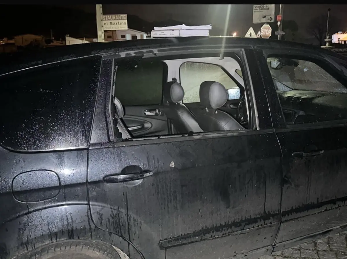 Um dos automóveis assaltados