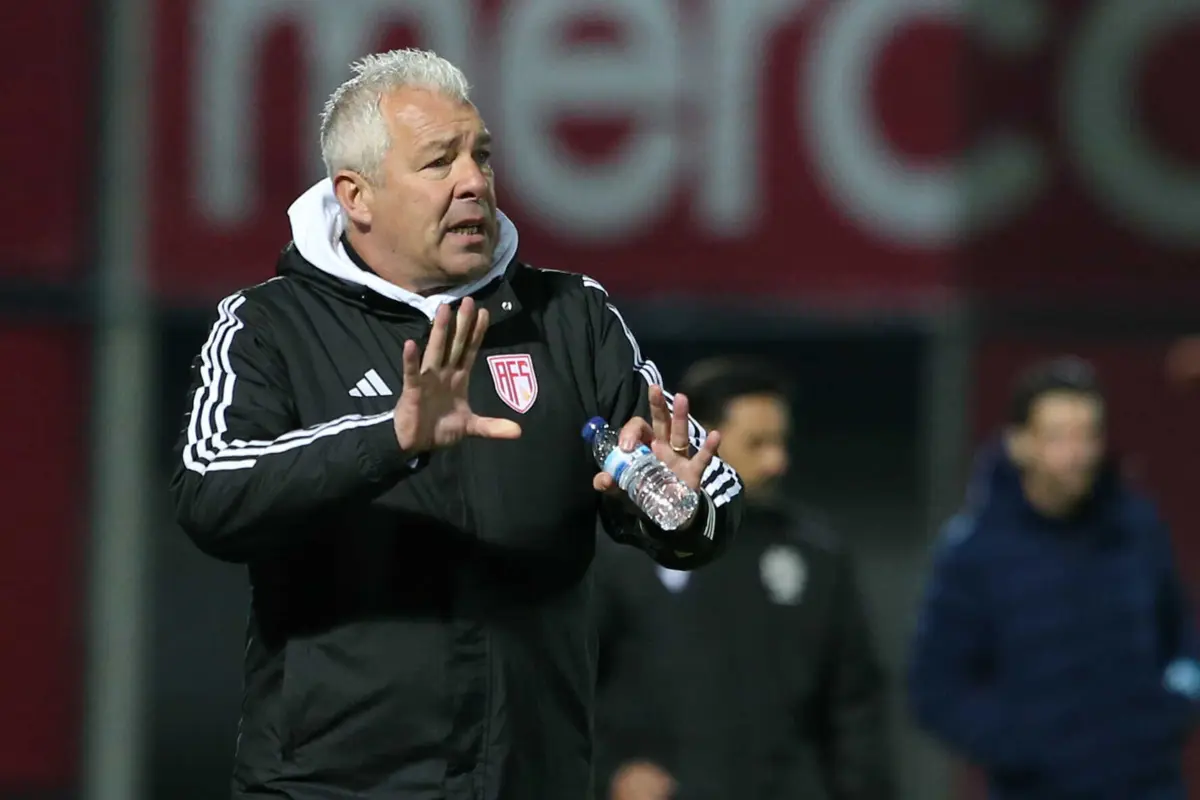 Jorge Costa era traeinador do AVS