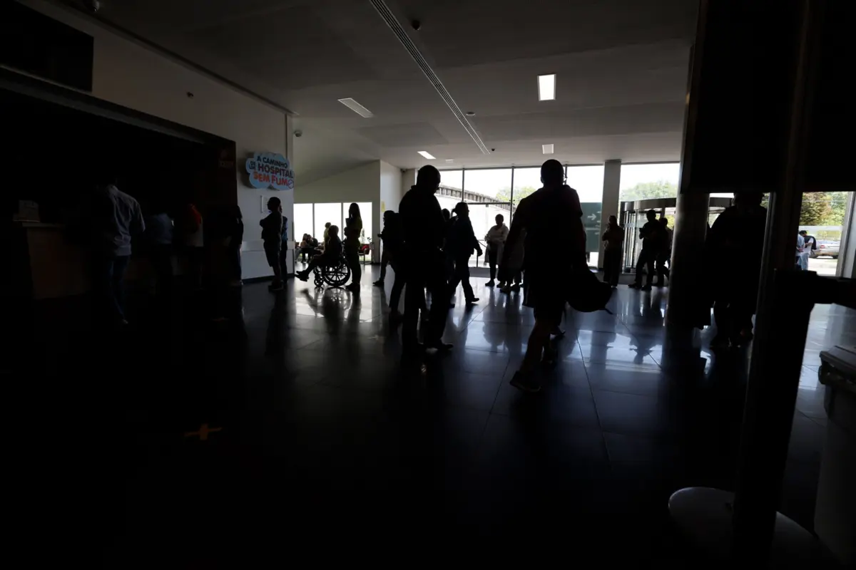 Para a associação, o apagão mostrou “repetidores inoperacionais”, falta de formação de “todo o pessoal operacional”, problemas de difusão de recomendações de autoproteç