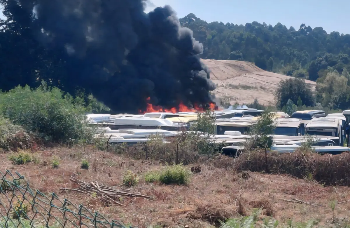 O incêndio encontra-se já extinto, estando as autoridades a investigar as causas