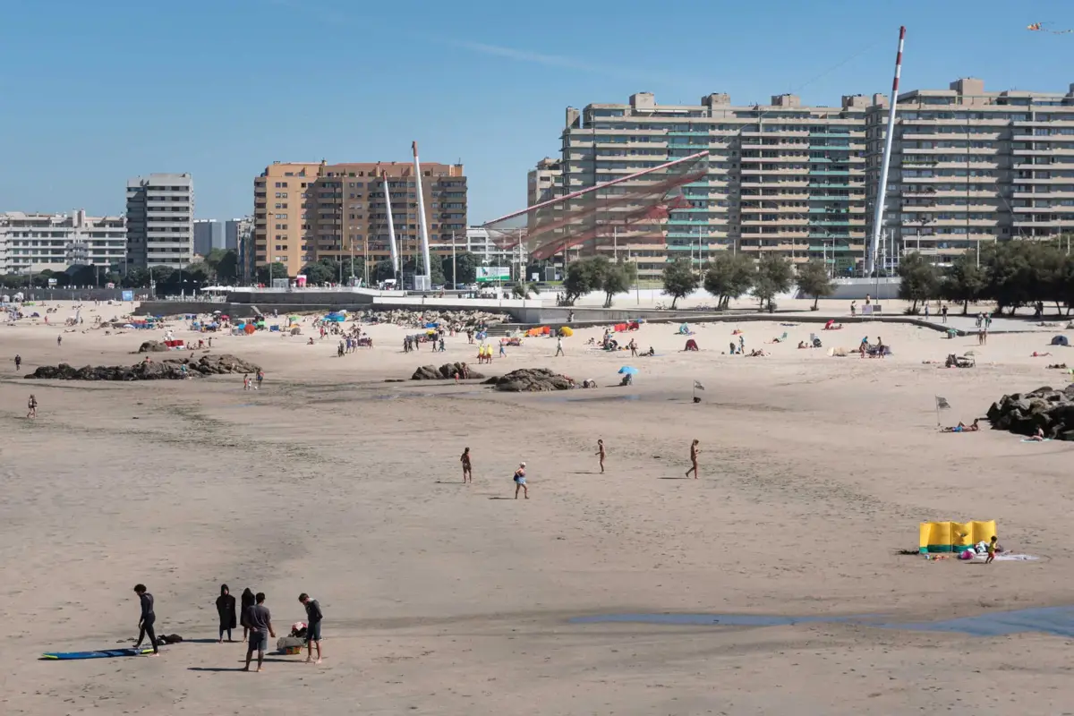 Foi a quarta vez desde o arranque da época balnear que os banhos foram desaconselhados na praia de Matosinhos