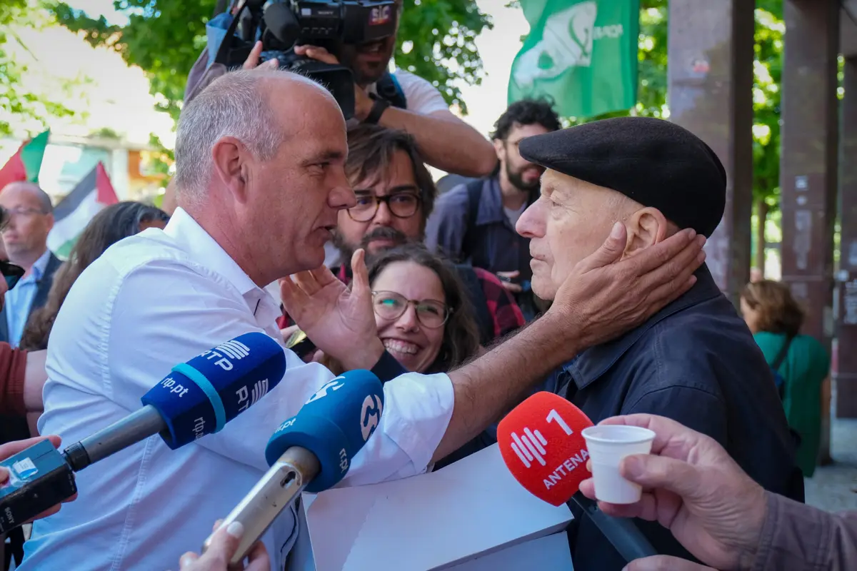A caravana comunista andou pelo Barreiro no penúltimo dia de campanha
