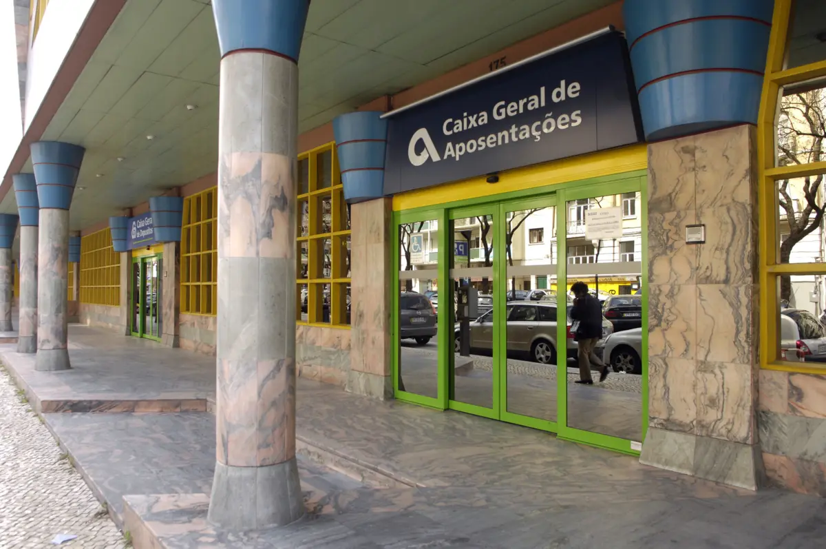 Segurança Social avisou que foram feitos ajustes para corrigir tetenção baseada numa tabela "provisória"