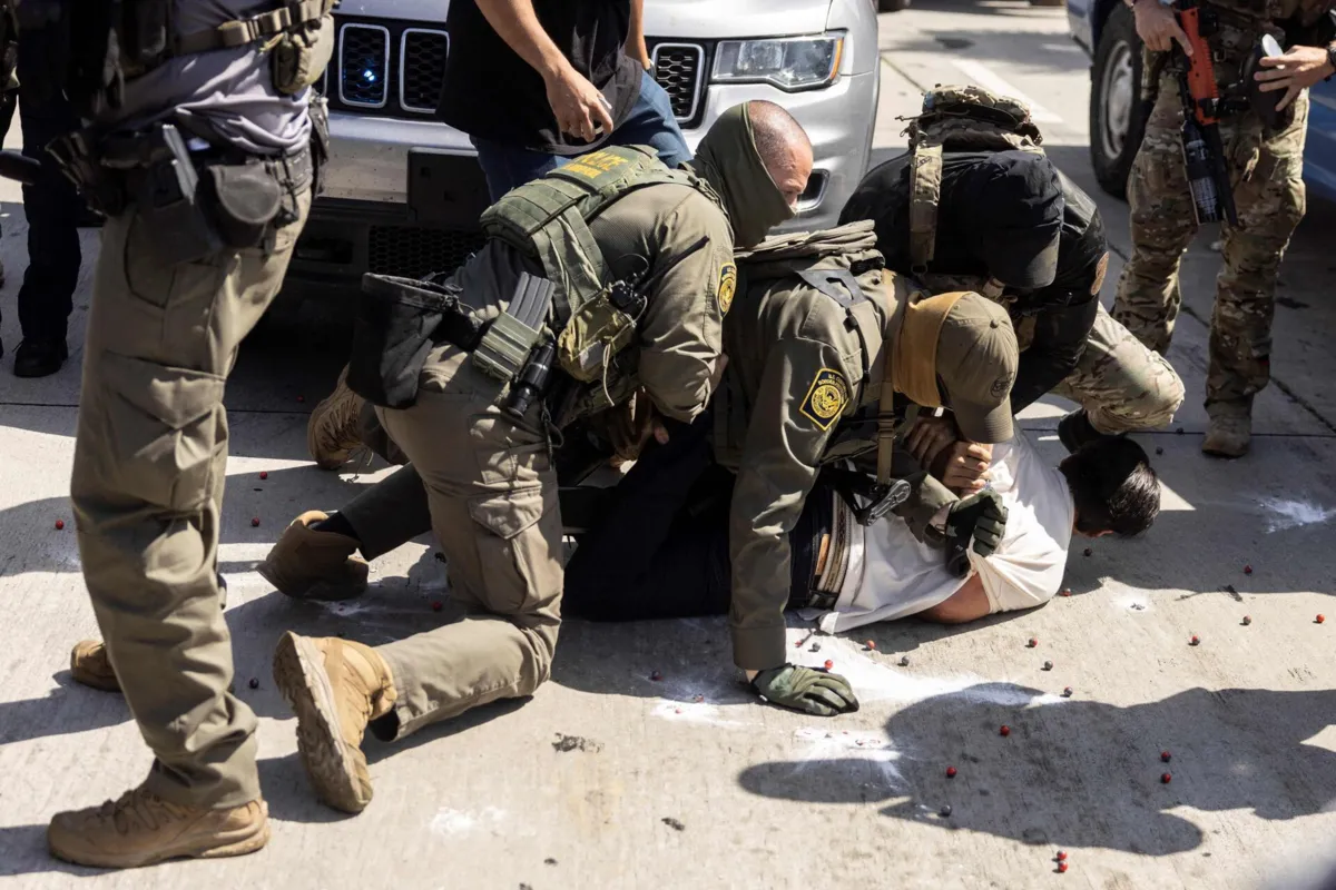 Departamento de Segurança Interna diz que continuará a "inundar" Los Angeles e as áreas vizinhas com agentes