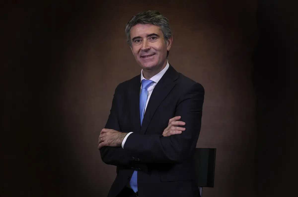 José Luís Carneiro admite "avaliar" situação dos professores e avançar rumo a um referendo à regionalização