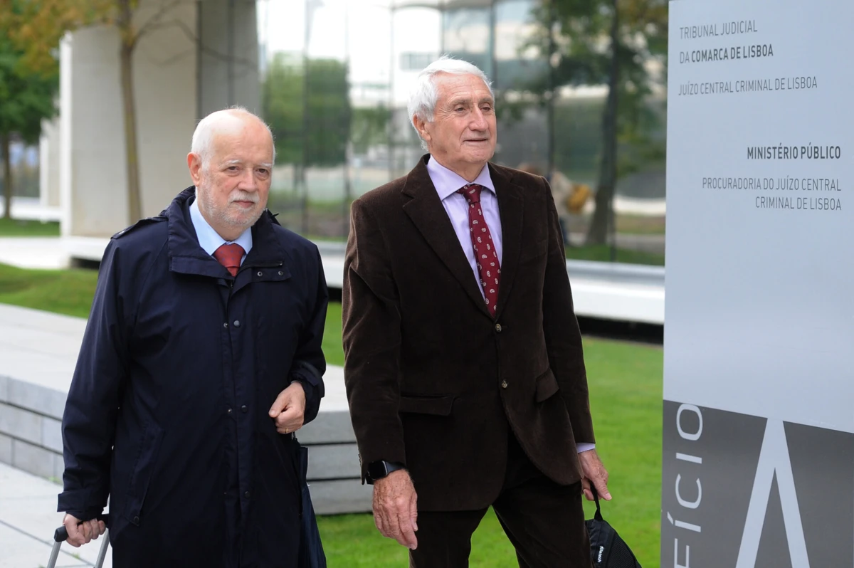 Mourato Nunes (à direita) com o seu advogado
