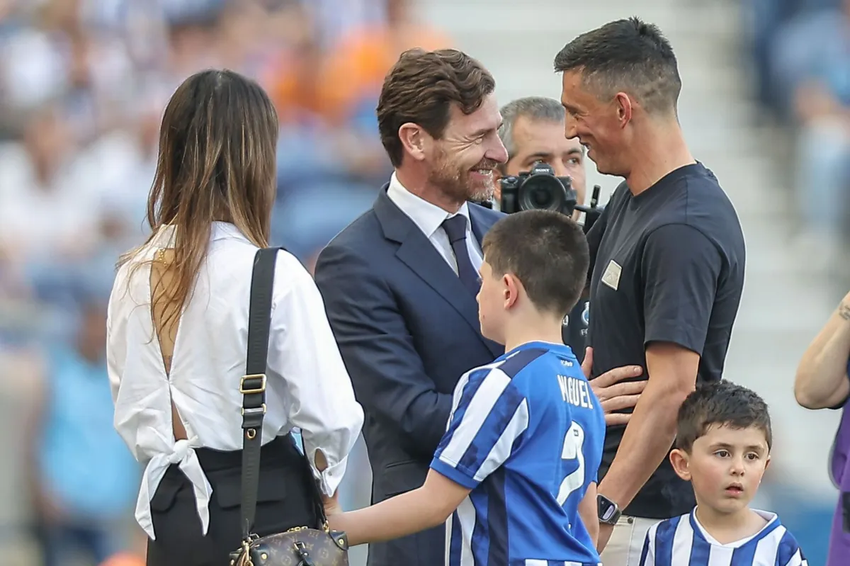 André Castro foi homenageado por André Villas-Boas quando terminou a carreira